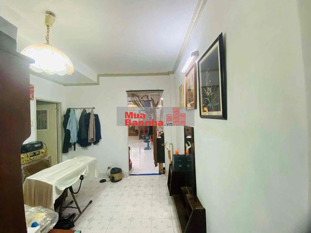 vị trí vàng, ngay ga metro, đường 8m, đậu xe hơi, nhà 2 tầng, giá 9.5