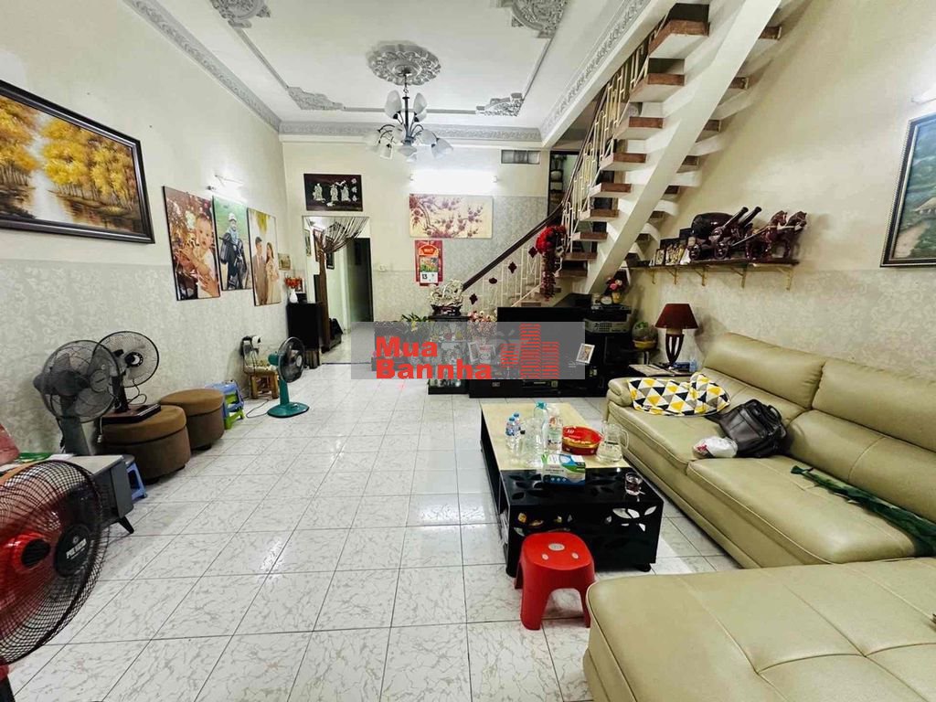 vị trí vàng, ngay ga metro, đường 8m, đậu xe hơi, nhà 2 tầng, giá 9.5