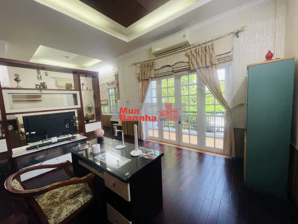BÁN NHÀ BIỆT THỰ HAI MẶT TIỀN, TRUNG TÂM ĐÀ NẴNG, GẦN SÂN BAY
