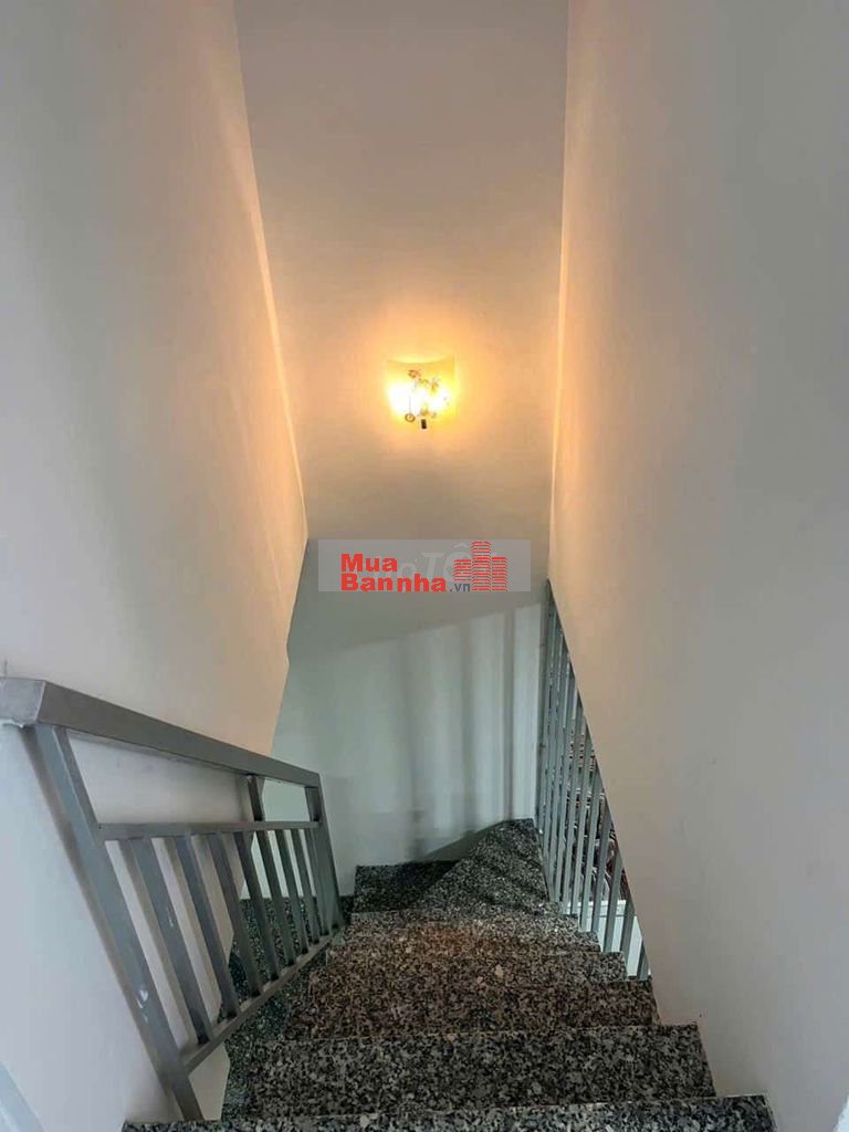 bán nhà ngay chợ tx21