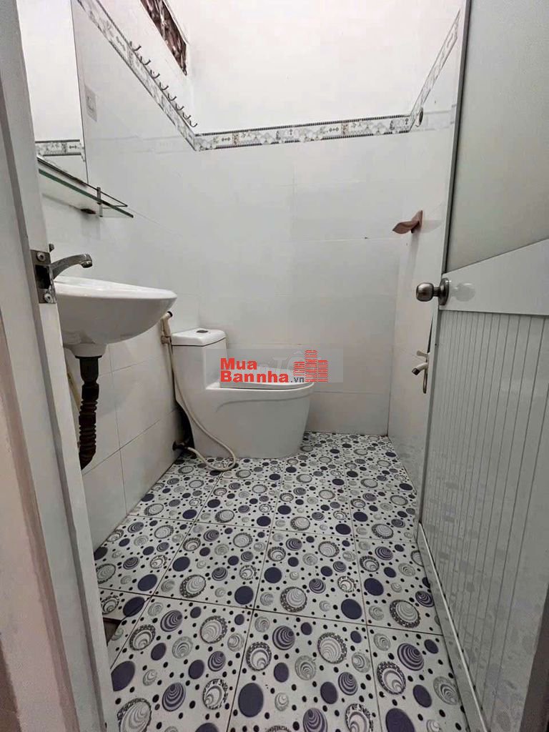 bán nhà ngay chợ tx21