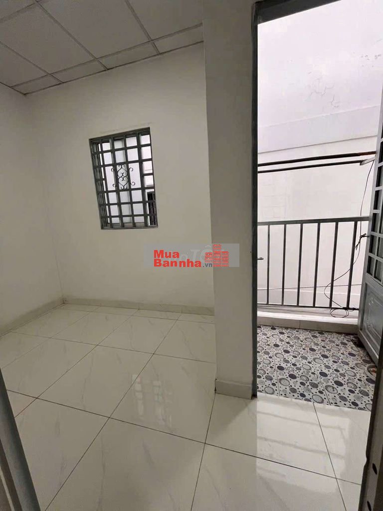 bán nhà ngay chợ tx21