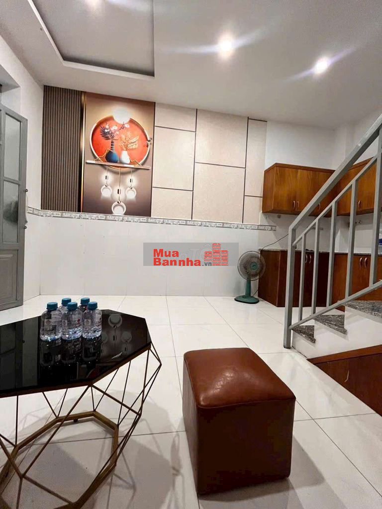 bán nhà ngay chợ tx21