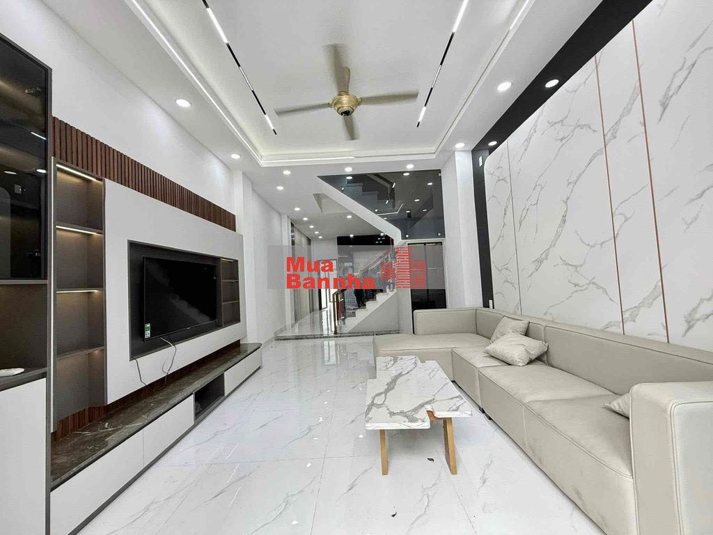 Giảm 800 triệu, nhà phố 4m x 25m xây 4 tầng có PN tầng trệt, sân vườn