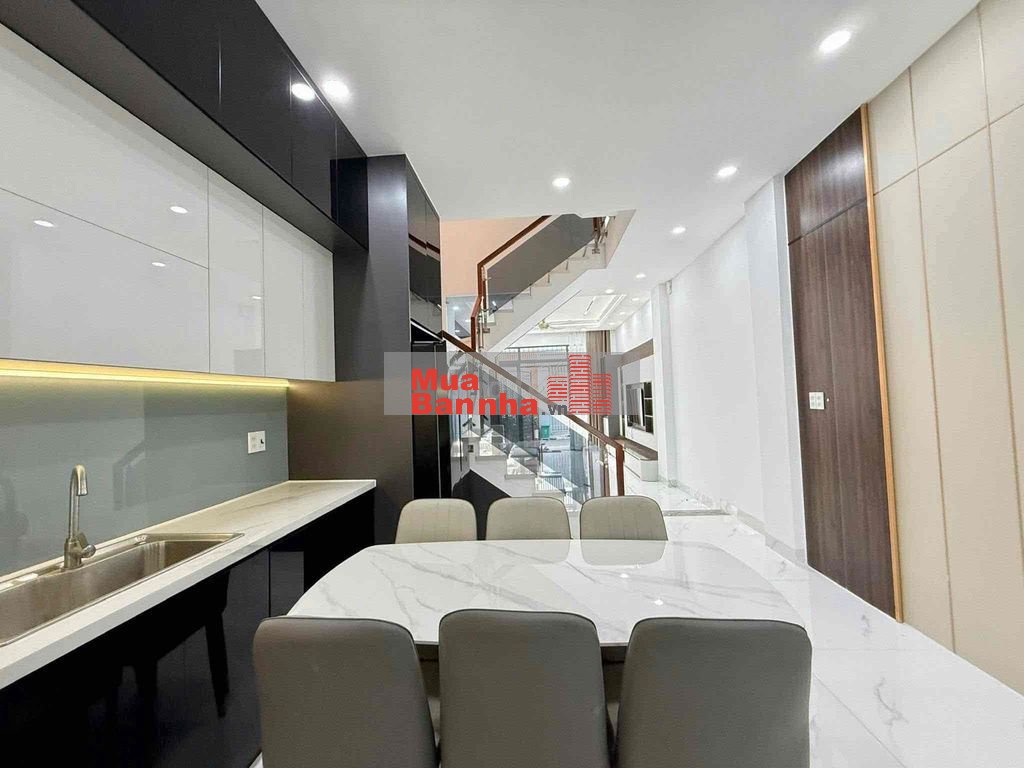 Giảm 800 triệu, nhà phố 4m x 25m xây 4 tầng có PN tầng trệt, sân vườn
