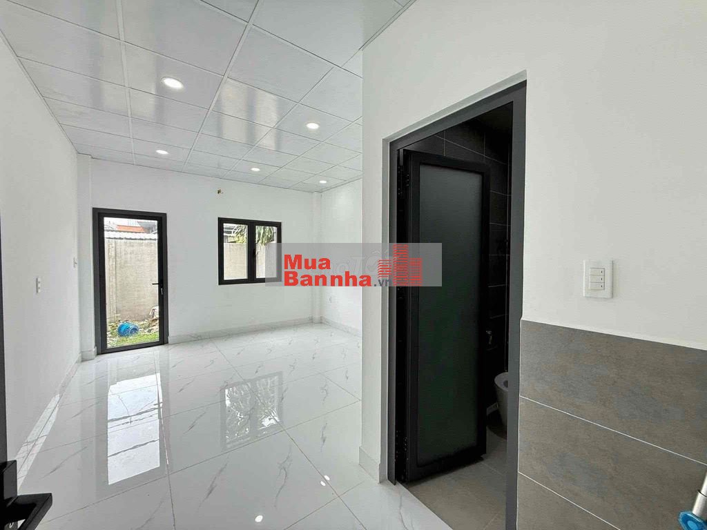 Giảm 800 triệu, nhà phố 4m x 25m xây 4 tầng có PN tầng trệt, sân vườn