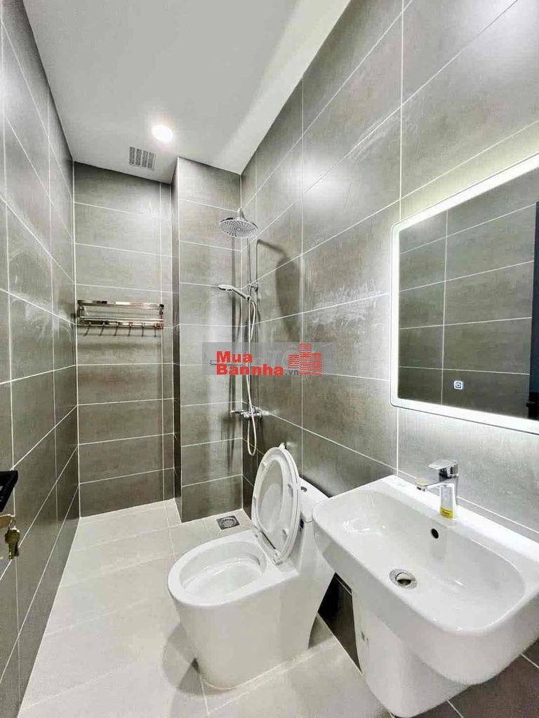 Giảm 800 triệu, nhà phố 4m x 25m xây 4 tầng có PN tầng trệt, sân vườn