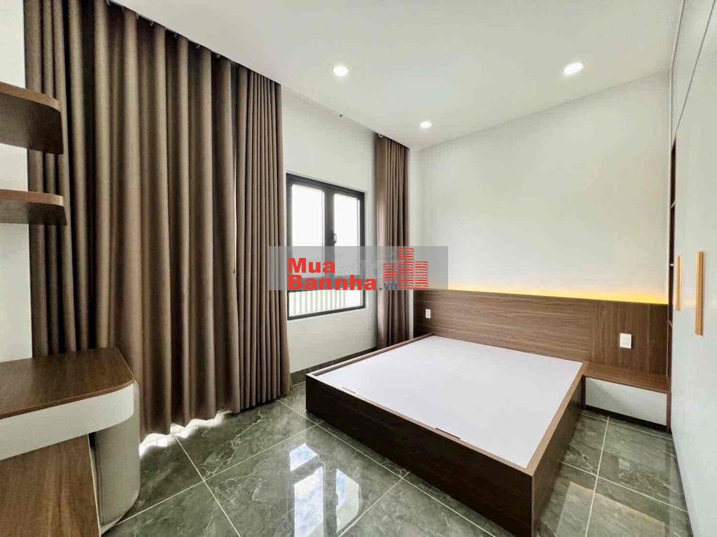 Giảm 800 triệu, nhà phố 4m x 25m xây 4 tầng có PN tầng trệt, sân vườn