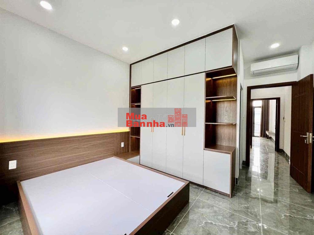 Giảm 800 triệu, nhà phố 4m x 25m xây 4 tầng có PN tầng trệt, sân vườn
