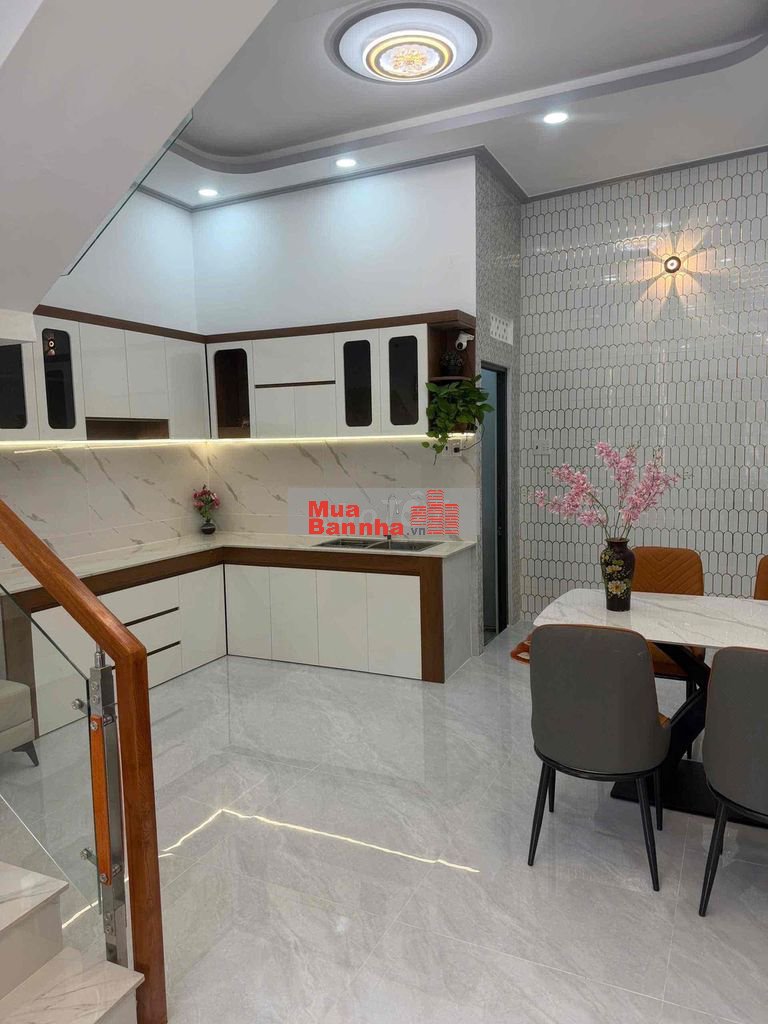 Bán nhà Khu Tên Lửa 5x11m 3 tầng đường 8m thông 3pn sân thượng kLG