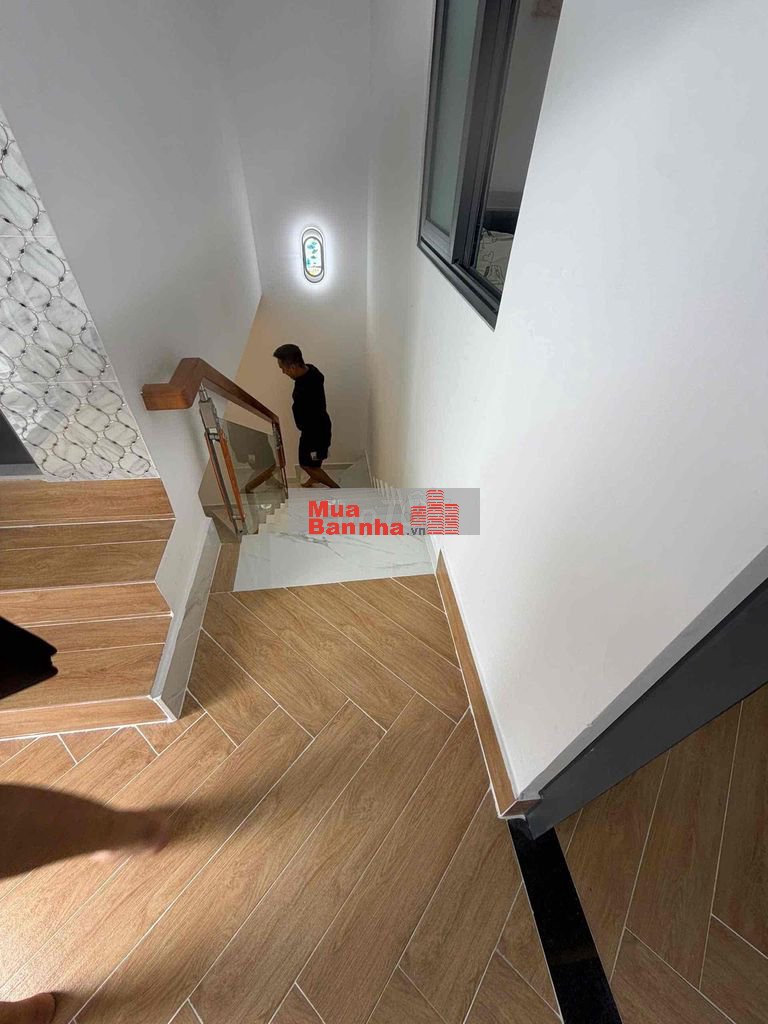 Bán nhà Khu Tên Lửa 5x11m 3 tầng đường 8m thông 3pn sân thượng kLG