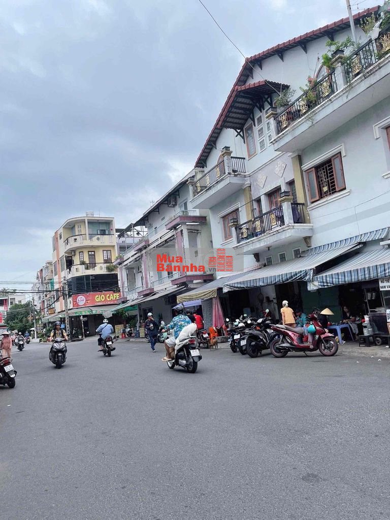 MẶT TIỀN ĐƯỜNG SỐ 12 CÁCH AEON MALL 300m NHÀ CẤP 4 KHU TÊN LỬA