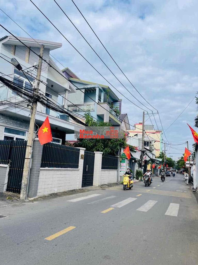 NHÀ MT NGAY TÔ NGỌC VÂN PHẠM VĂN ĐỒNG ,NGANG 4.3 NỞ HẬU,GPXD 5 TẦNG