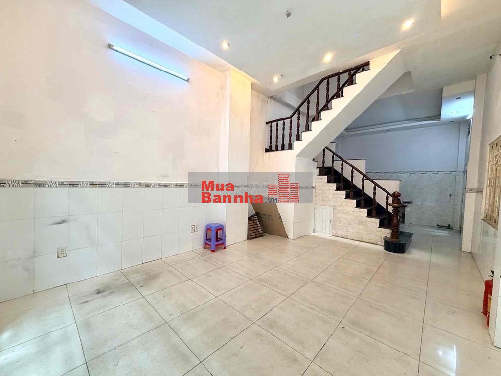 [ Bán nhà ]  3 Tầng 4 Phòng Ngủ Ngay Ngã Tư Hàng Xanh - DT gần 45m2