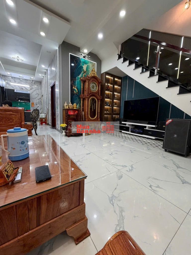 Nhà 3 lầu, ngang 6.6m Đ Nguyễn Du, gần chợ dĩ an 1,.