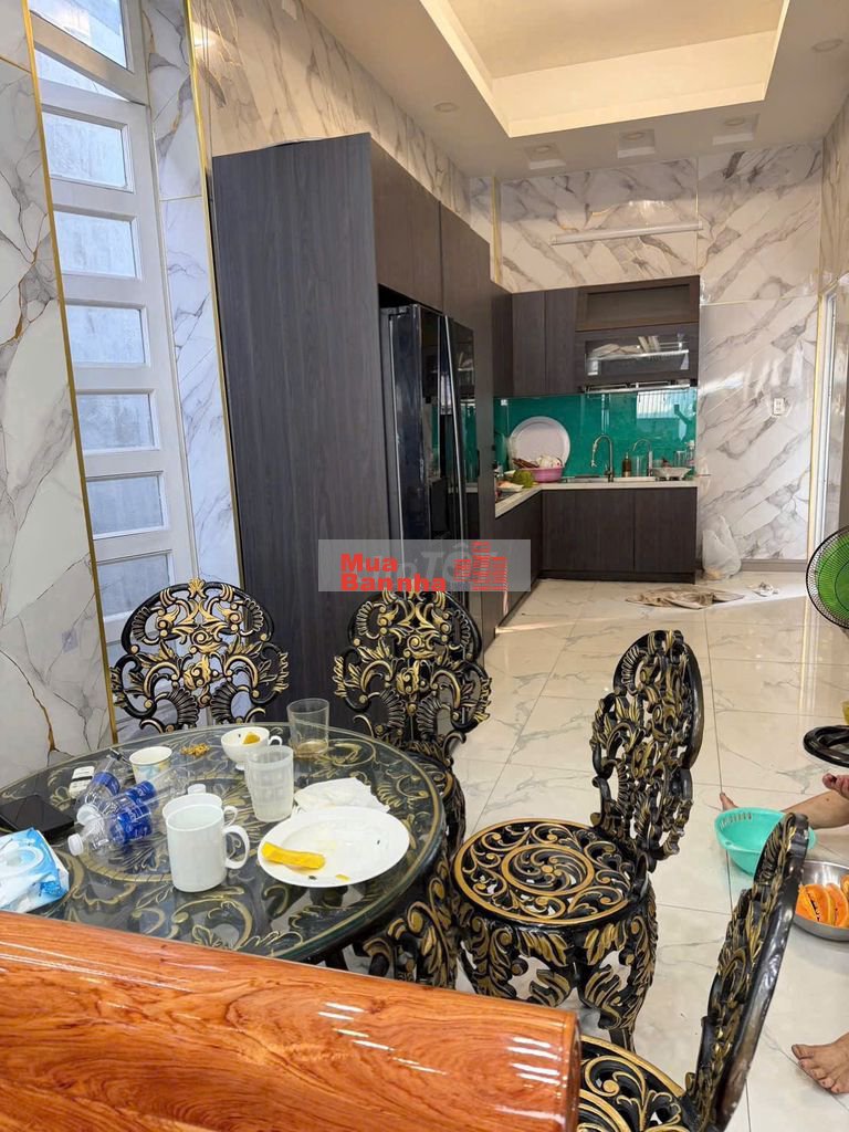 Nhà 3 lầu, ngang 6.6m Đ Nguyễn Du, gần chợ dĩ an 1,.