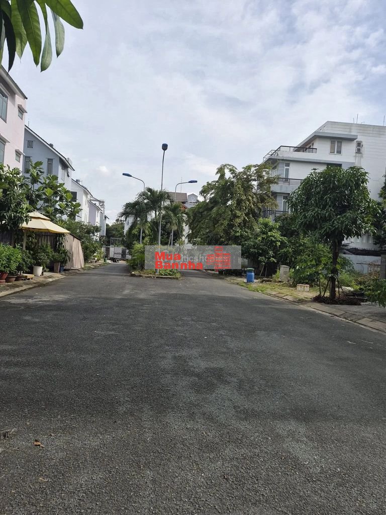 Biệt thự mặt tiền Diệp Minh Tuyền, KDC Gia Hòa, Q9, 300m², 28.5 tỷ