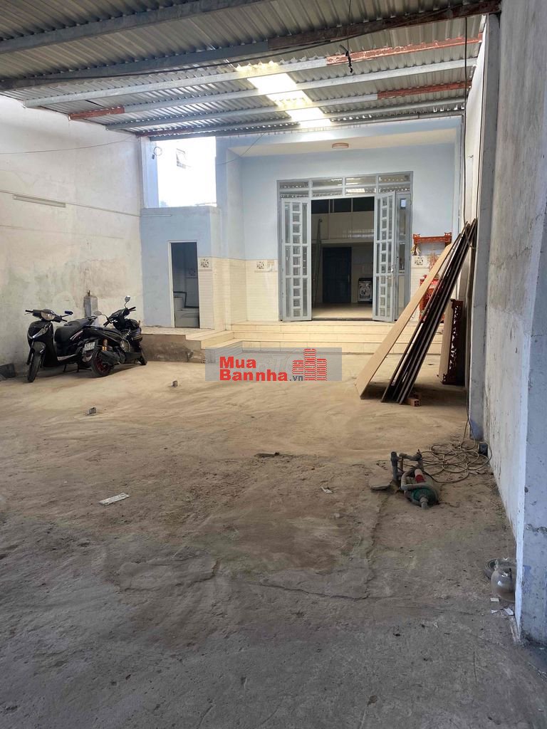 Cần bán nhà mặt tiền