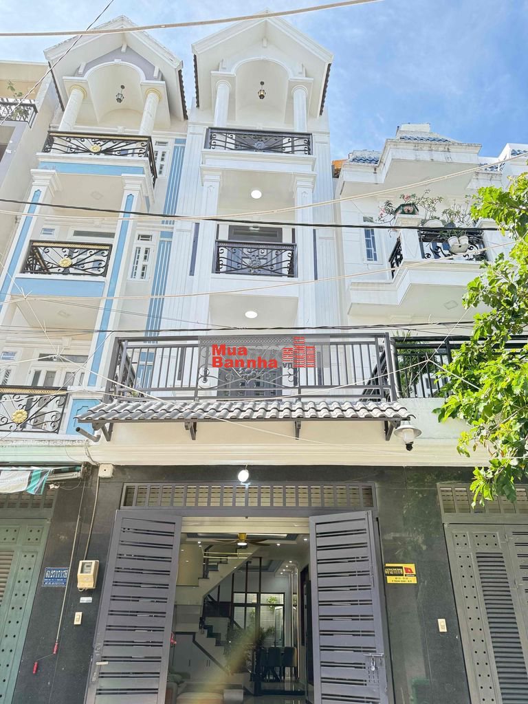 Bán nhà 3 lầu 4 phòng - tặng nội thất - HXH - hướng Nam