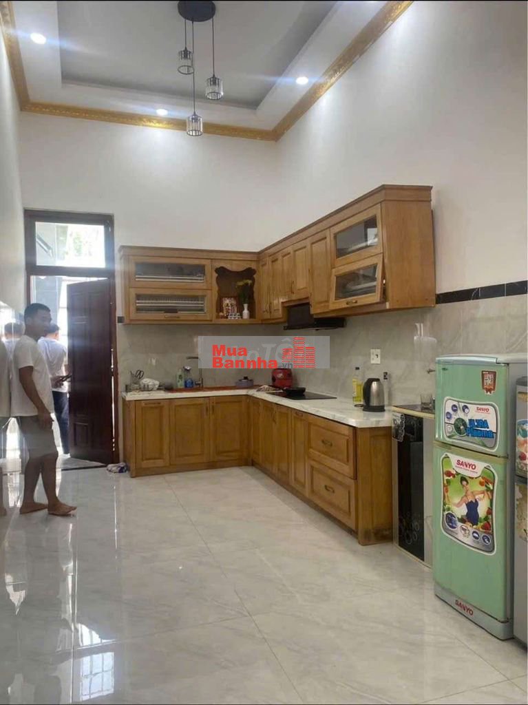 cô chú đi định cư nước ngoài gửi bán căn nhà giá 1 tỷ 330 triệu