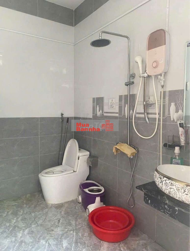 cô chú đi định cư nước ngoài gửi bán căn nhà giá 1 tỷ 330 triệu