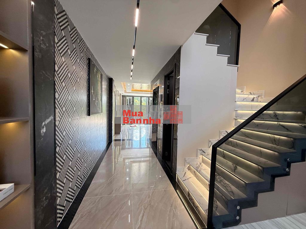 NHÀ PHỐ CÓ THANG MÁY. 6 phòng ngủ , hơn 70m thổ cư