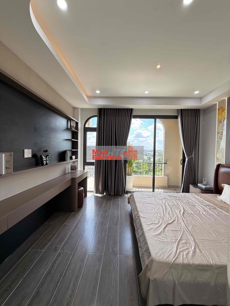 NHÀ PHỐ CÓ THANG MÁY. 6 phòng ngủ , hơn 70m thổ cư