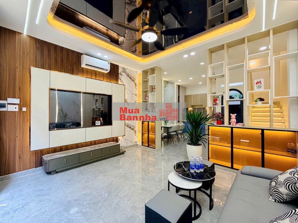 Gia đình kẹt tiền cần bán căn nhà 1 trệt - 2 lầu - sân thượng