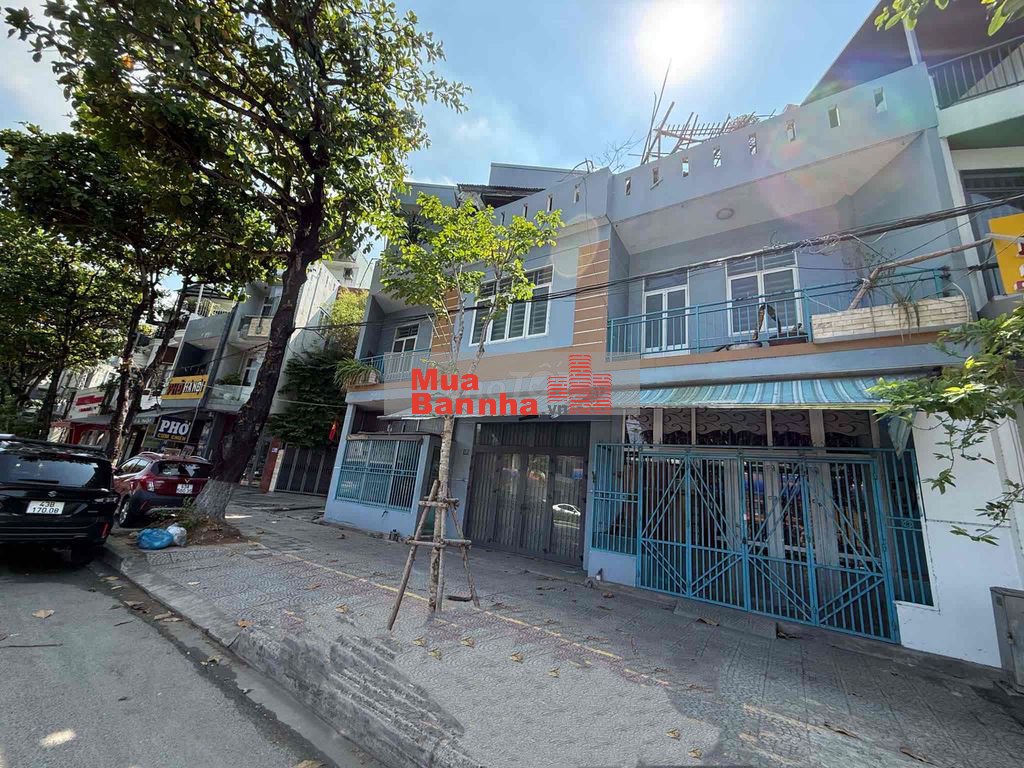 Bán nhà mặt tiền lớn.