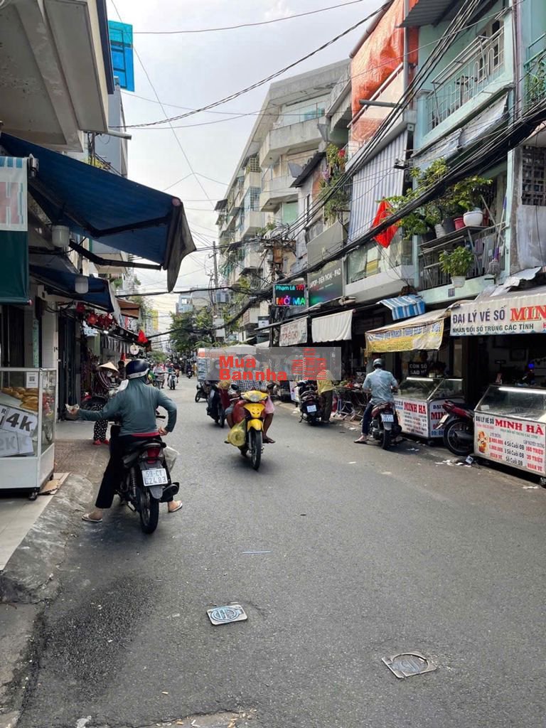 4 tầng – 4PN – gần MT Đoàn Văn Bơ – 4,58 tỷ.