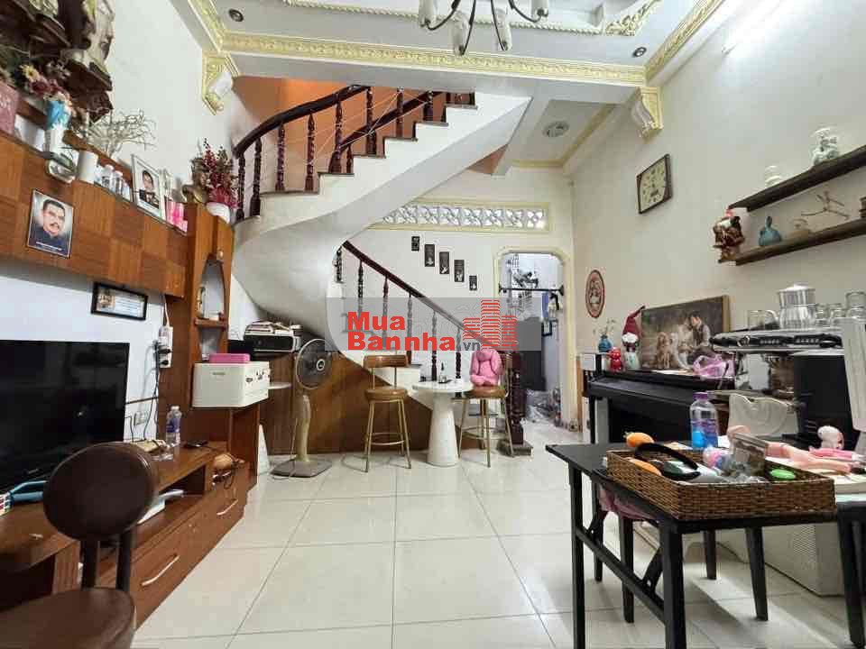 NHÀ HƠN 3TỶ - NGUYỄN TƯ GIẢN - DT 4x10m - Trệt Lầu Sân Để Xe Rộng
