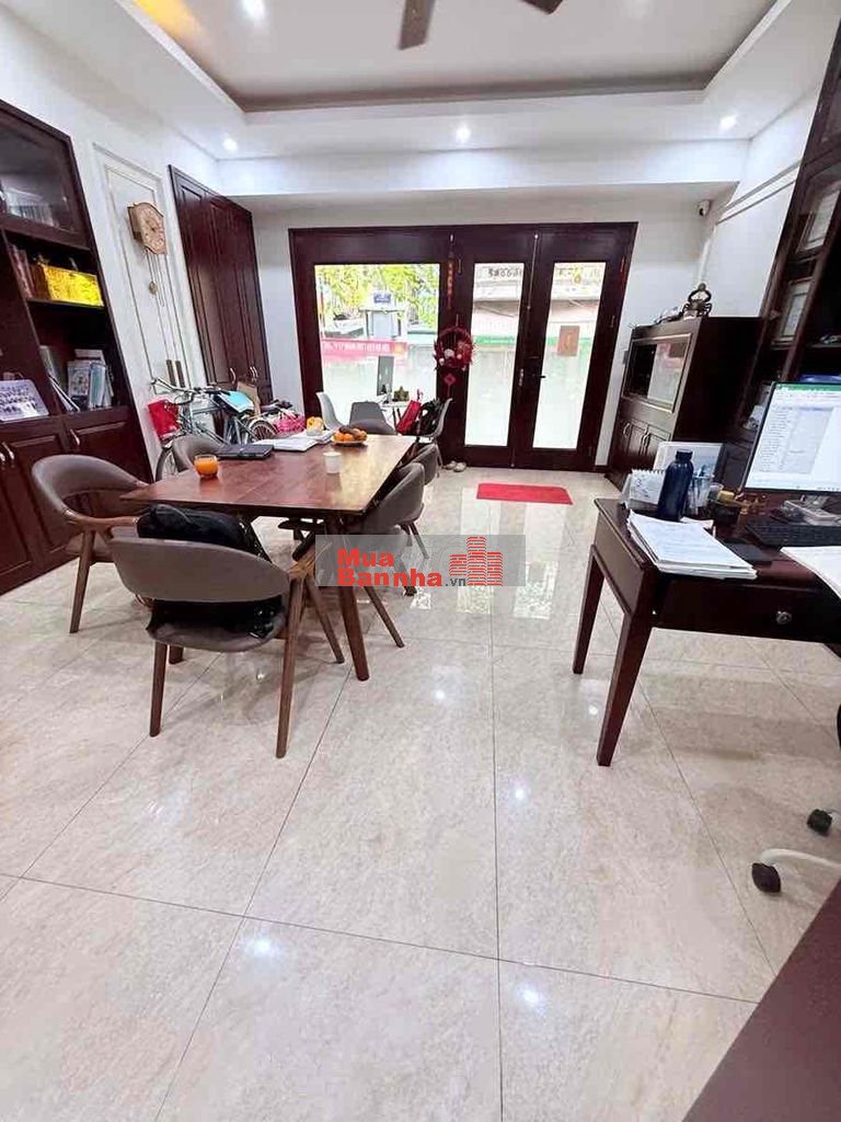 Giảm Cực Sâu...! Mặt Phố Thuỵ Khuê Chỉ Hơn 300tr/m2 - Vỉa Hè 2m