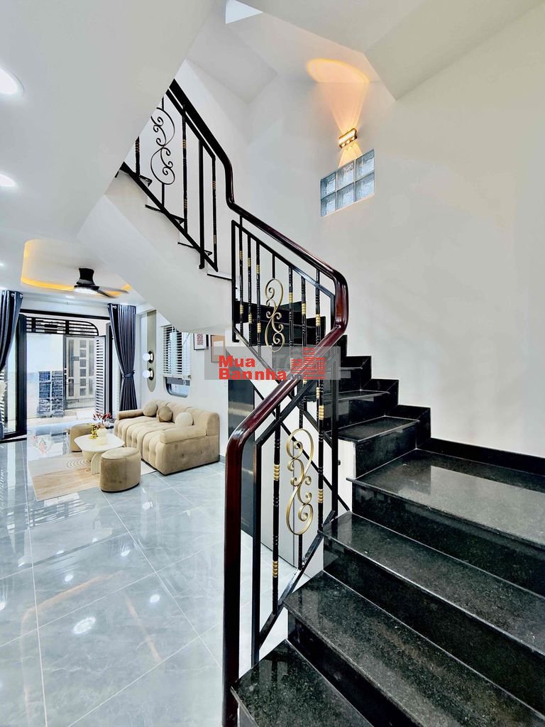 NHÀ ĐẸP 4 TẦNG NGAY ĐẠI HỌC CÔNG NGHIỆP- CHỢ GÒ VẤP, VINCOM, EMART.