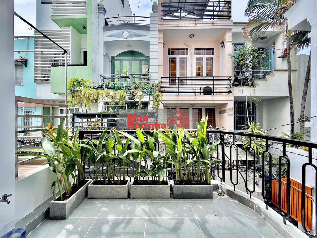 NHÀ ĐẸP 4 TẦNG NGAY ĐẠI HỌC CÔNG NGHIỆP- CHỢ GÒ VẤP, VINCOM, EMART.