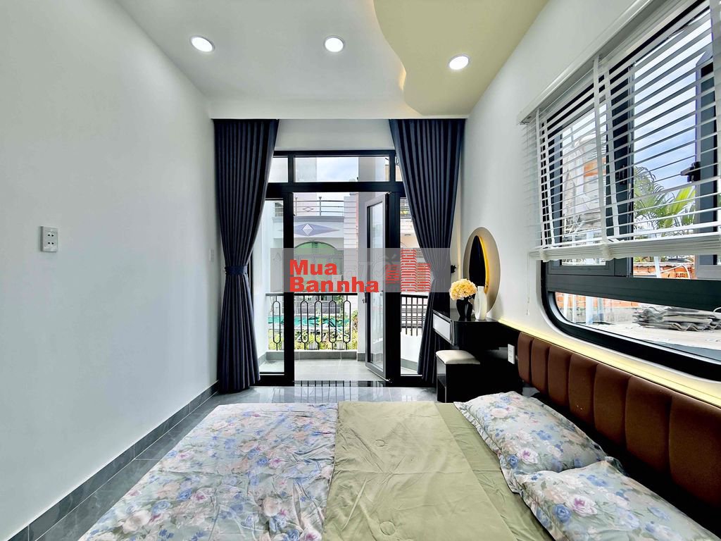 NHÀ ĐẸP 4 TẦNG NGAY ĐẠI HỌC CÔNG NGHIỆP- CHỢ GÒ VẤP, VINCOM, EMART.