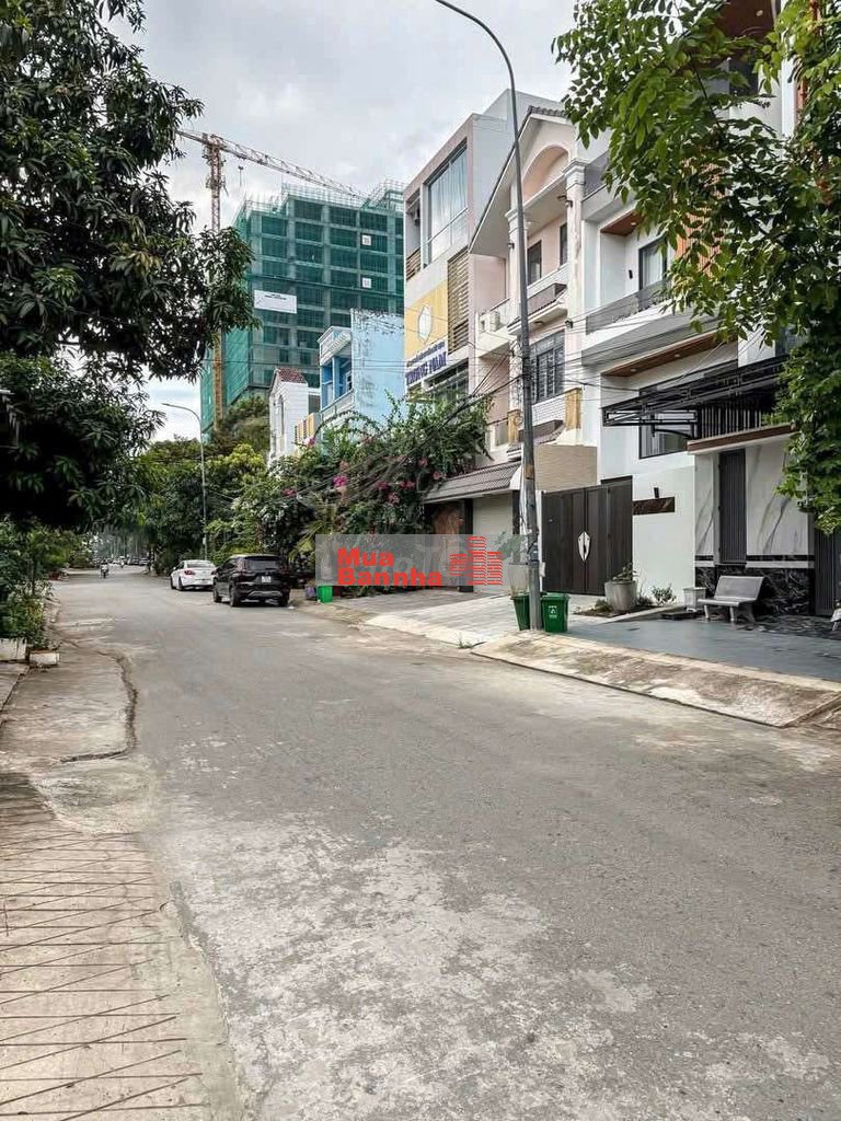 NHÀ 2 LẦU RỘNG - KDC XÂY DỰNG - GIÁP KHU NAM LONG