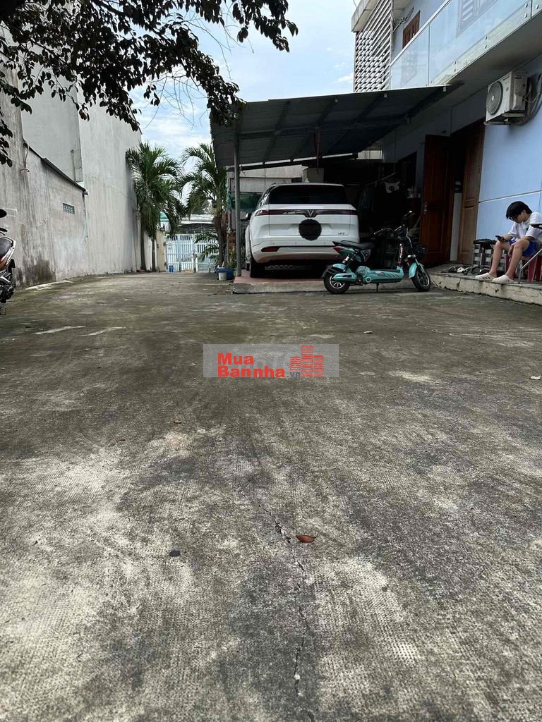 Bán gấp nhà:4,3( nở hậu 12)x37,1lầu công nhận 300m2,Long Thạnh Mỹ,Q9