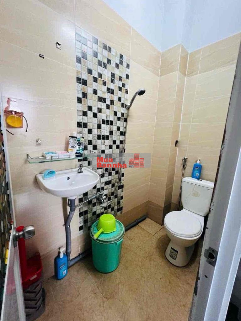 NHÀ RỘNG RÃI NGAN 4,5 x 8M. 1 lầu Đường huỳnh tấn phát , có sổ hồng.
