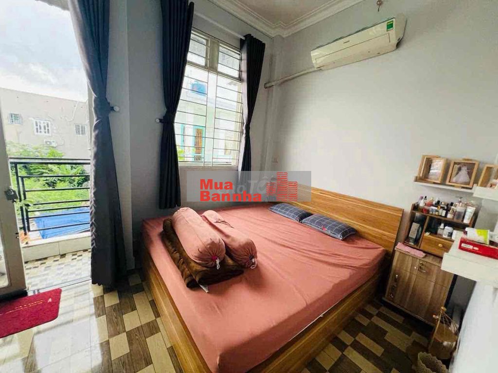 NHÀ RỘNG RÃI NGAN 4,5 x 8M. 1 lầu Đường huỳnh tấn phát , có sổ hồng.