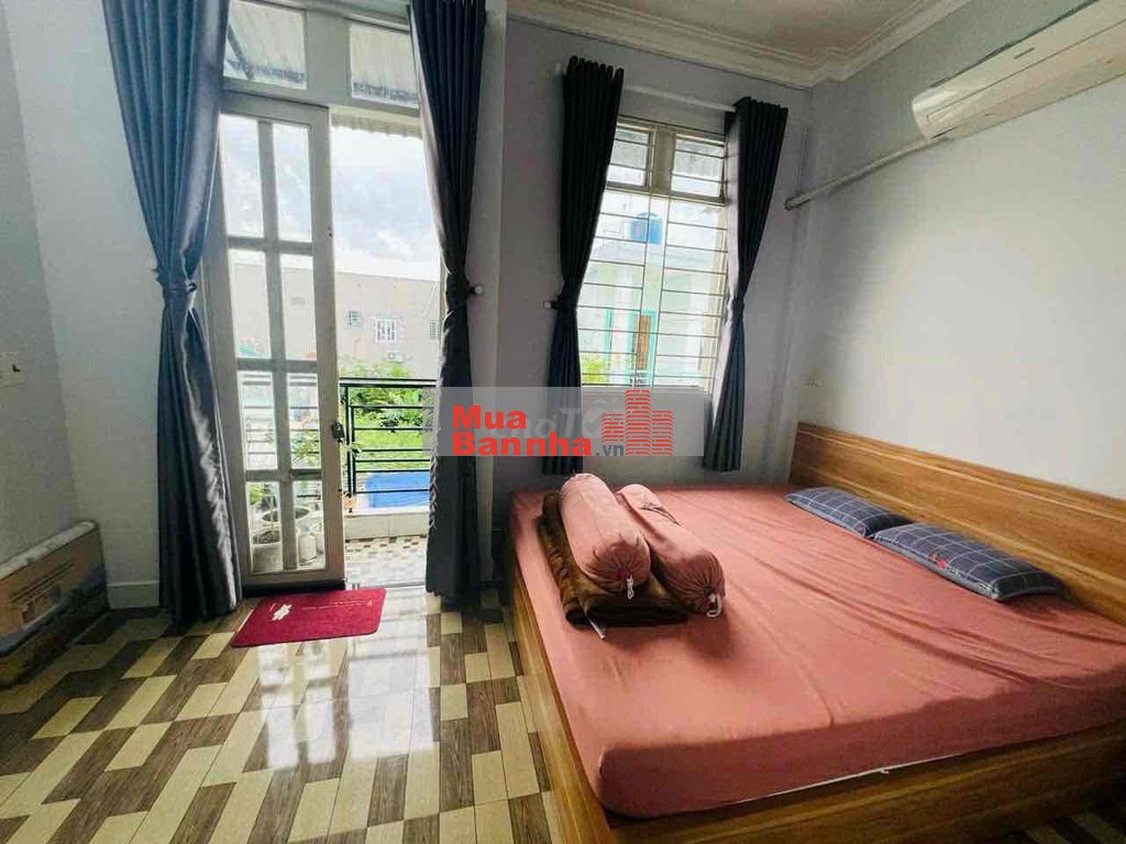 NHÀ RỘNG RÃI NGAN 4,5 x 8M. 1 lầu Đường huỳnh tấn phát , có sổ hồng.