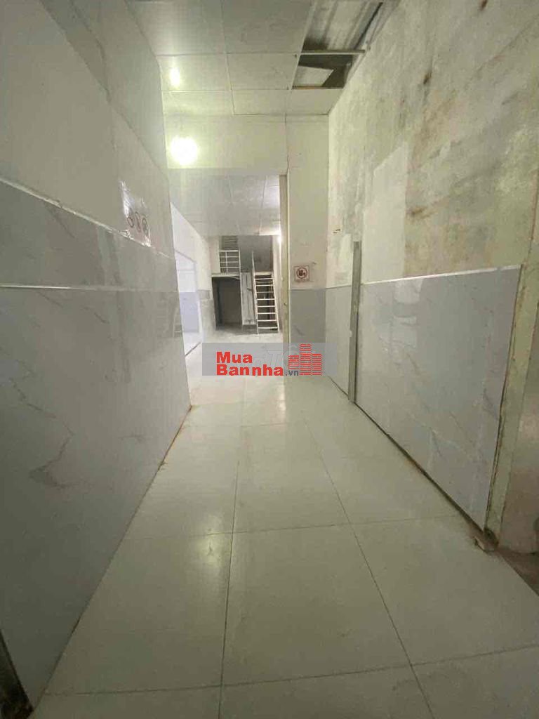 nhà ngang dài, cấp 4 , bán gấp
