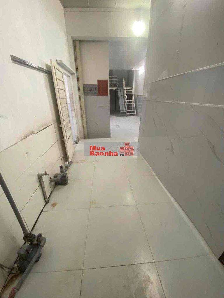 nhà ngang dài, cấp 4 , bán gấp