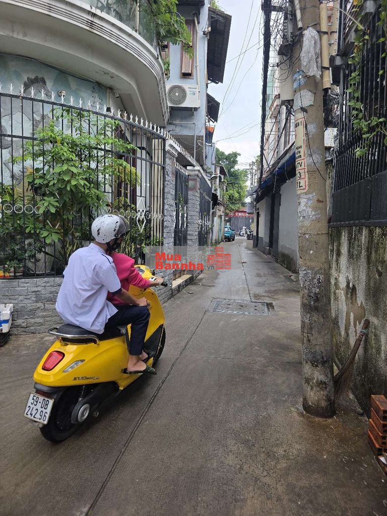 Nhà sát hẻm xe hơi 3.8m x 9m trệt lầu