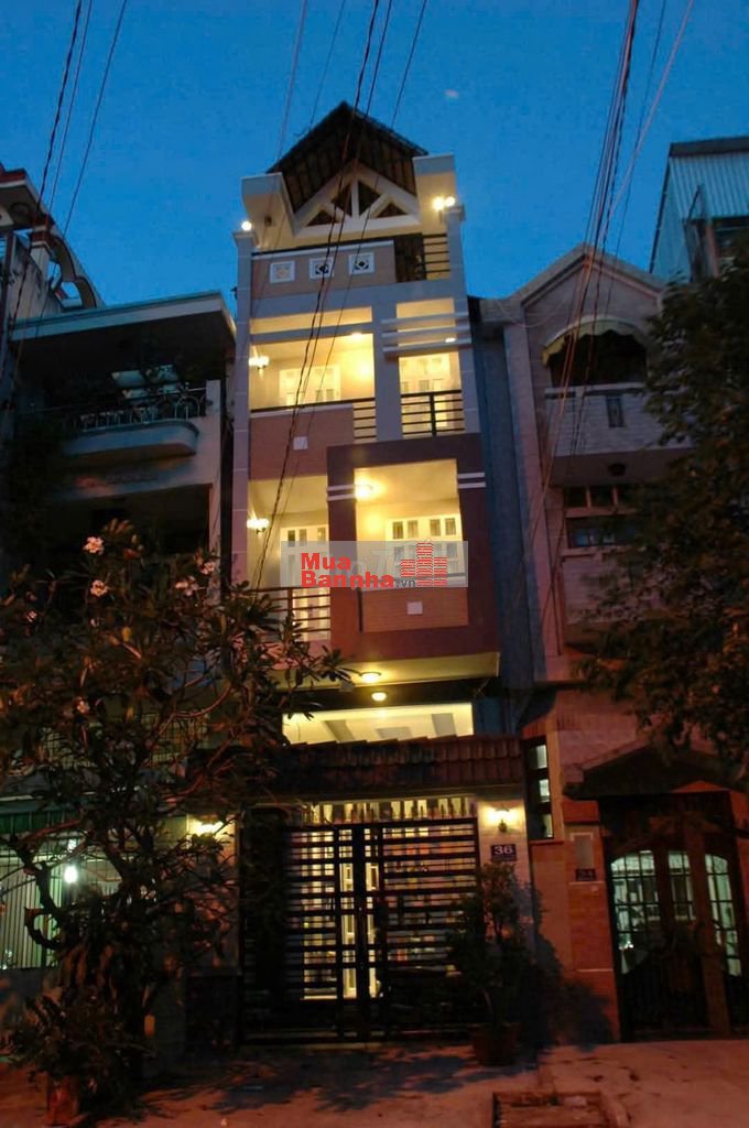 Nhà mặt tiền – Mới, full nội thất cao cấp - Tiện ích trong tầm đi bộ