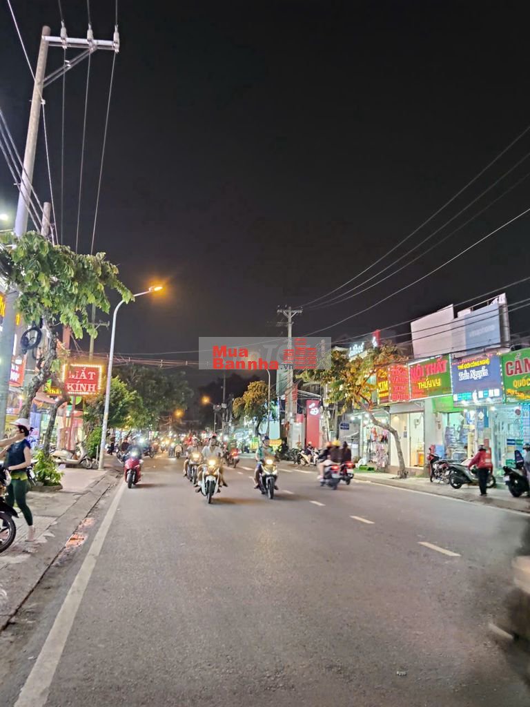 Bán toà nhà karaoke GÓC 2 mặt tiền