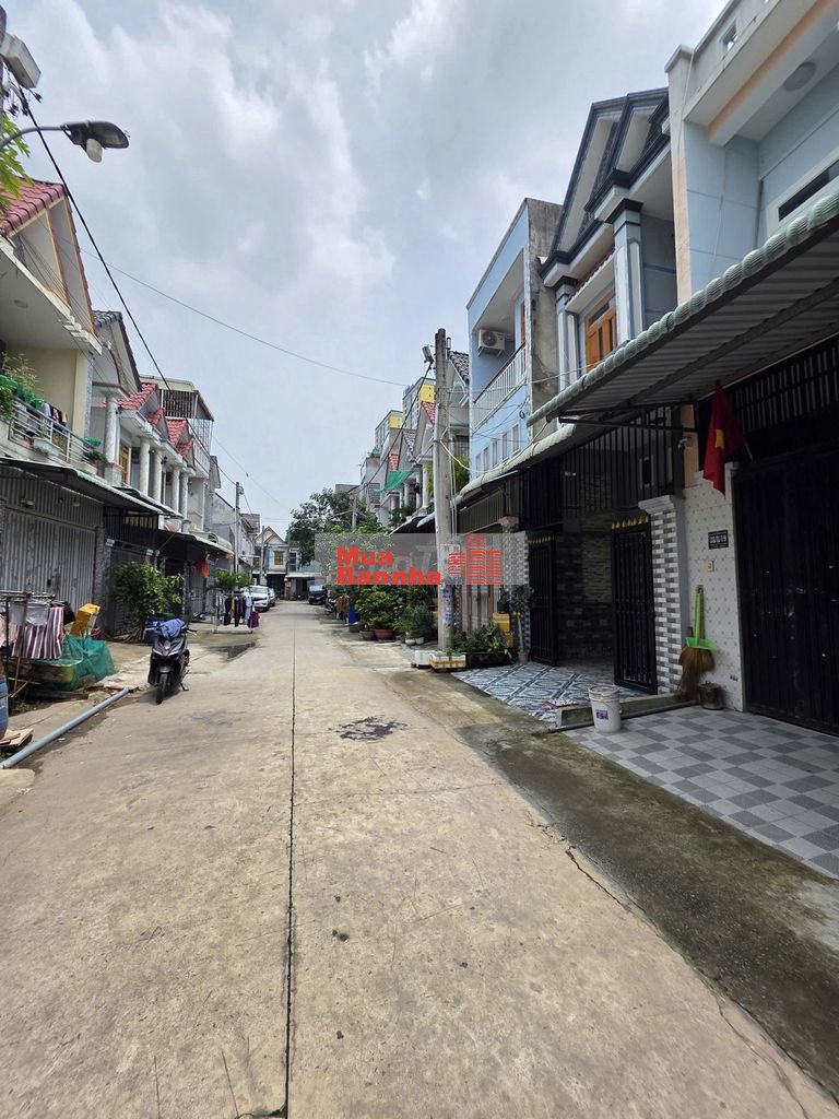 Nhà Trệt Lầu gần đường Ống Nước, chợ Đông Hòa, Làng Đại học Quốc Gia