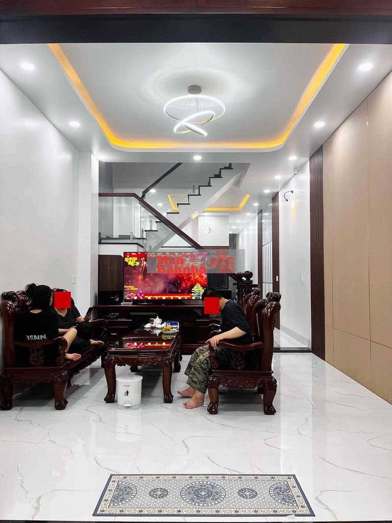 NHÀ PHỐ 3 TẦNG FULL NỘI THẤT MẶT TIỀN KINH DOANH !