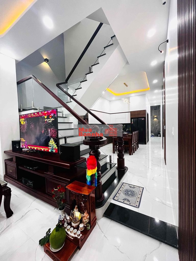 NHÀ PHỐ 3 TẦNG FULL NỘI THẤT MẶT TIỀN KINH DOANH !