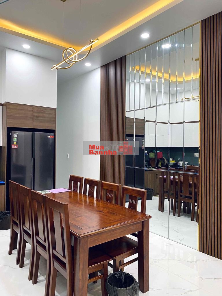 NHÀ PHỐ 3 TẦNG FULL NỘI THẤT MẶT TIỀN KINH DOANH !