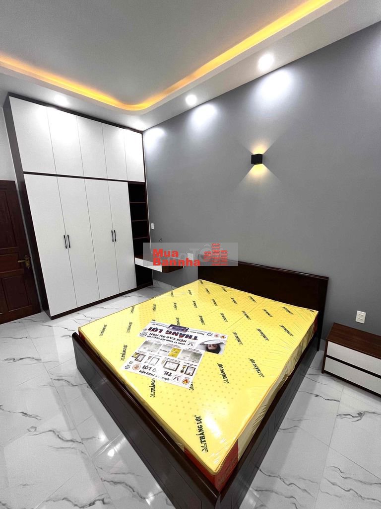 NHÀ PHỐ 3 TẦNG FULL NỘI THẤT MẶT TIỀN KINH DOANH !
